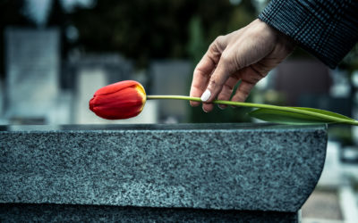 Enterrement ou crémation : quelle option est la moins chère ?